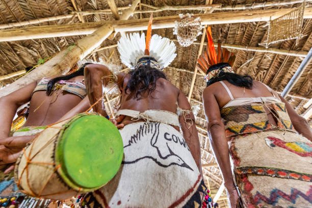 Conheça a cultura fascinante dos Tikuna na fronteira entre Brasil, Colômbia e Peru