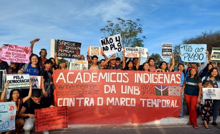 Estudantes Indígenas da Unb protestam durante ato em Brasília contra PL 490